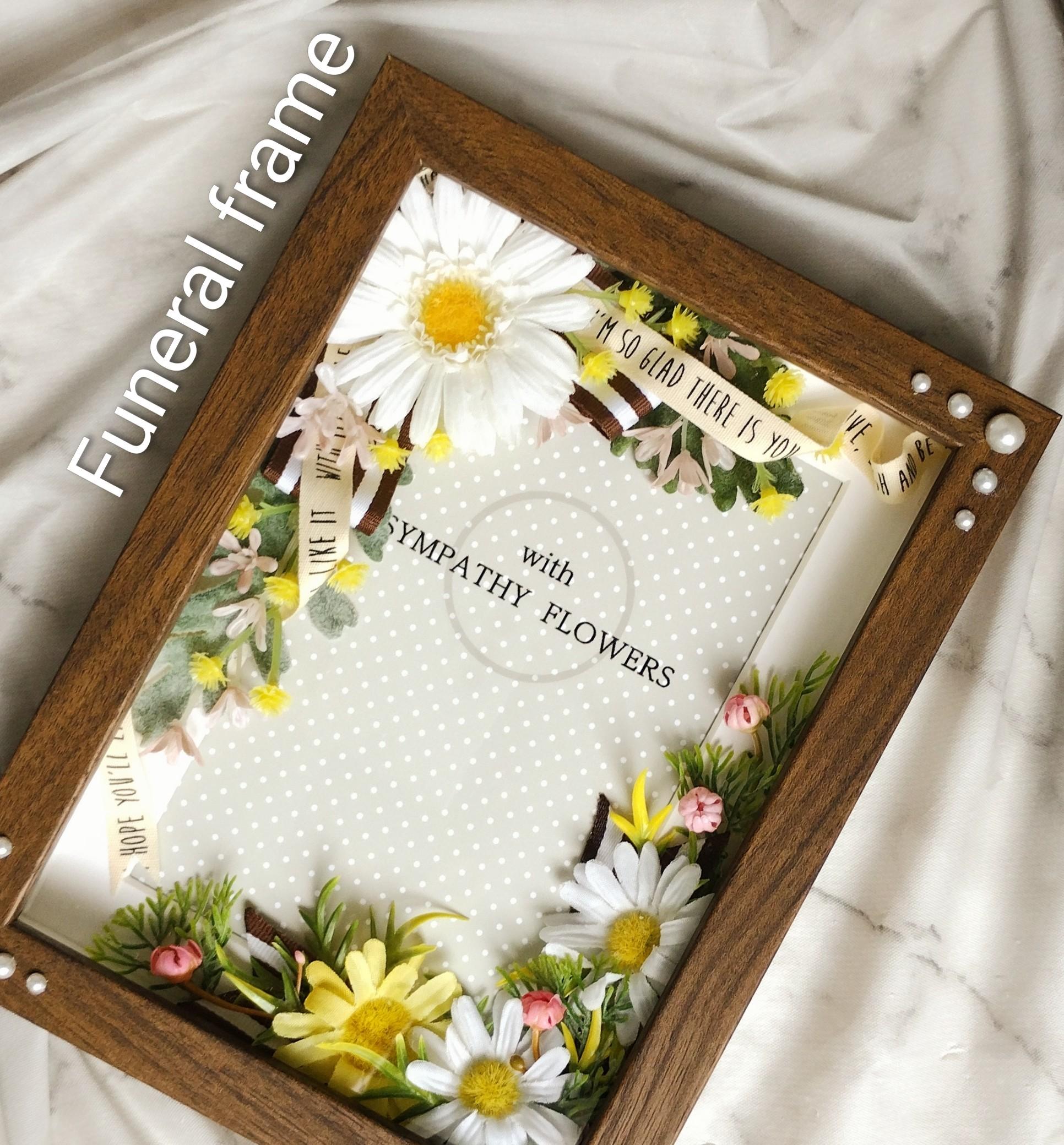 お悔やみ・虹の橋・フォトフレーム【遺影花額】 No.46白いガーベラ・マーガレット・リボン~一点物~1枚目の画像